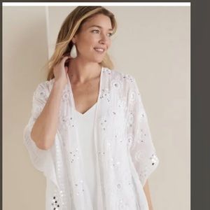 - NWOT Soft Surrounding white embellished Athena Topper one size